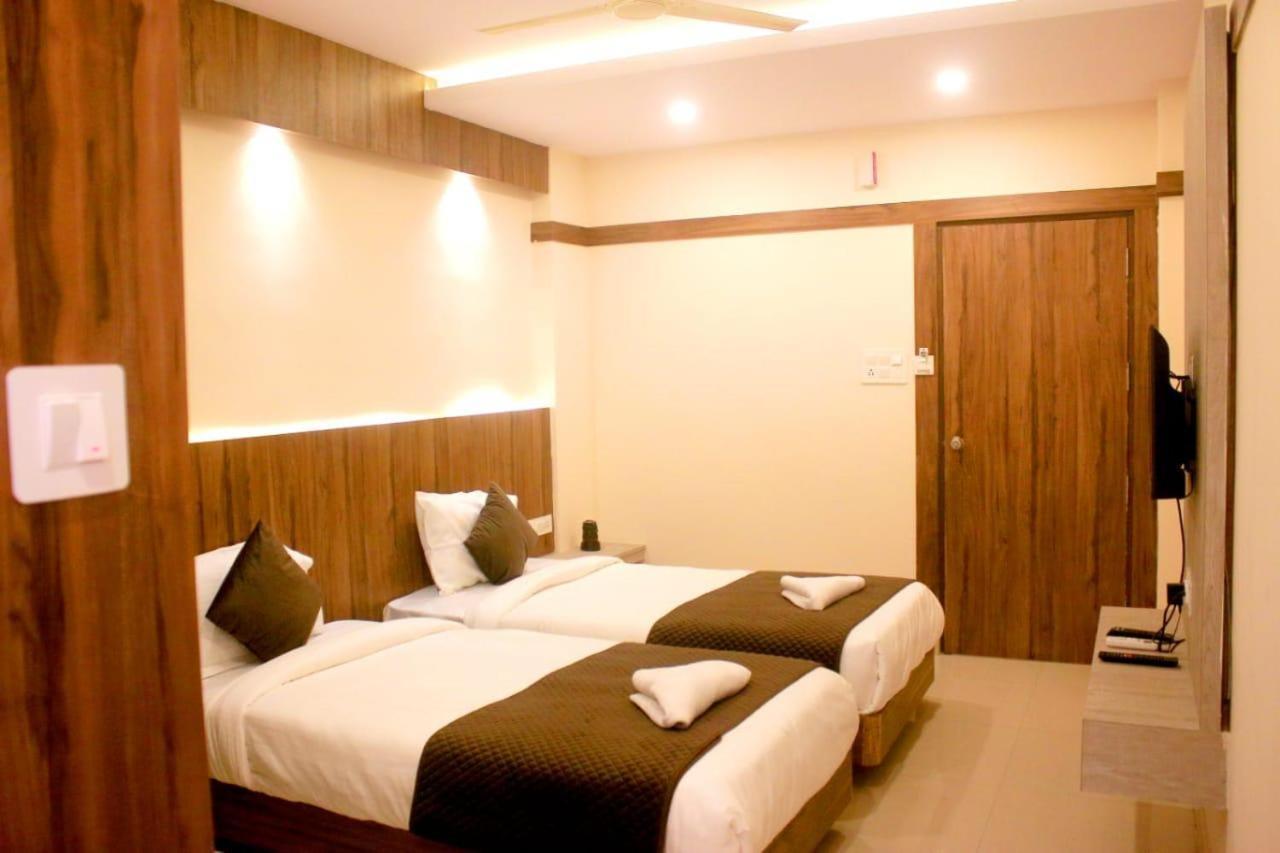 Hotel Sakura Inn Hosūr Exterior foto